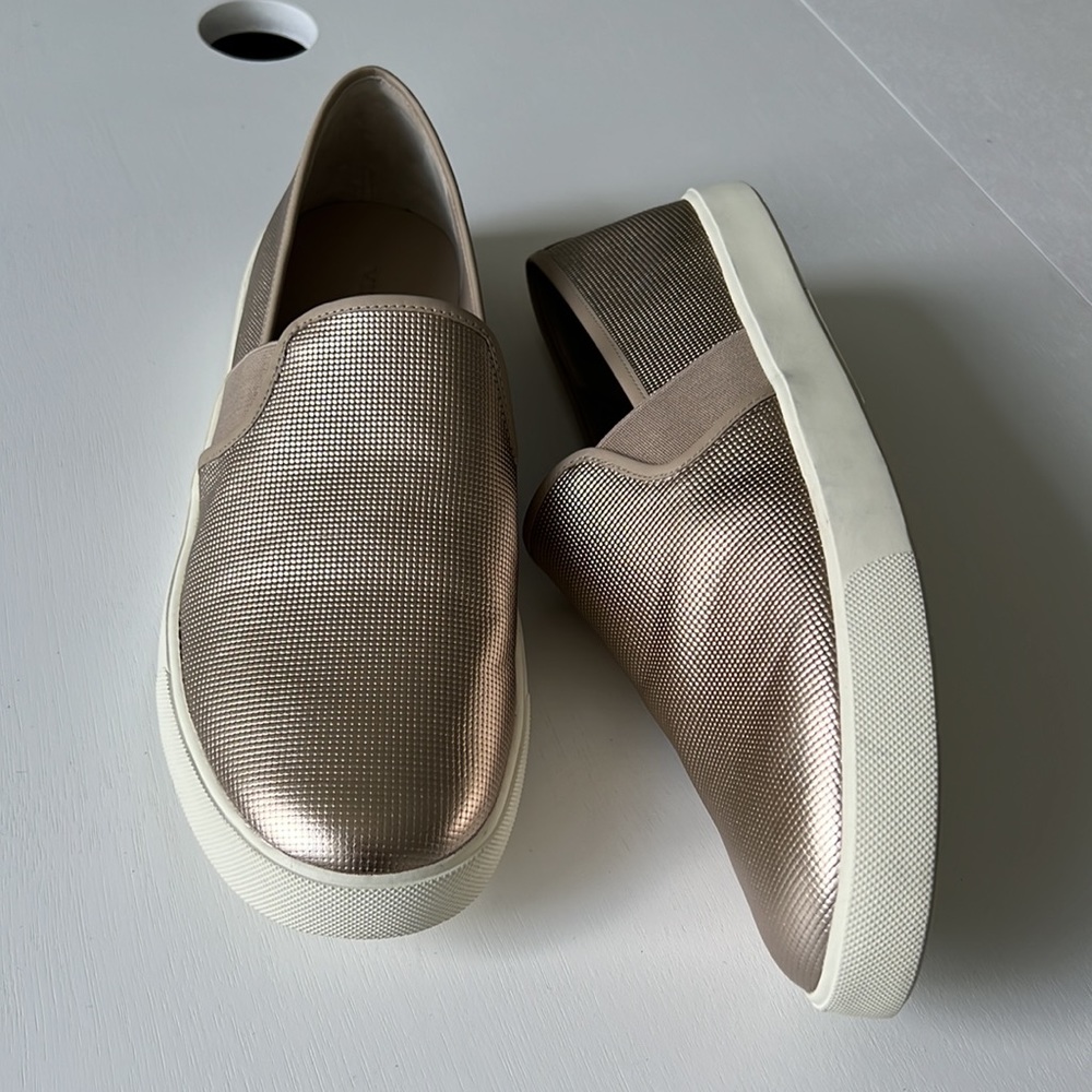 Vince textured gold fabric 10M(40) slip on flats - Picture 15 of 16